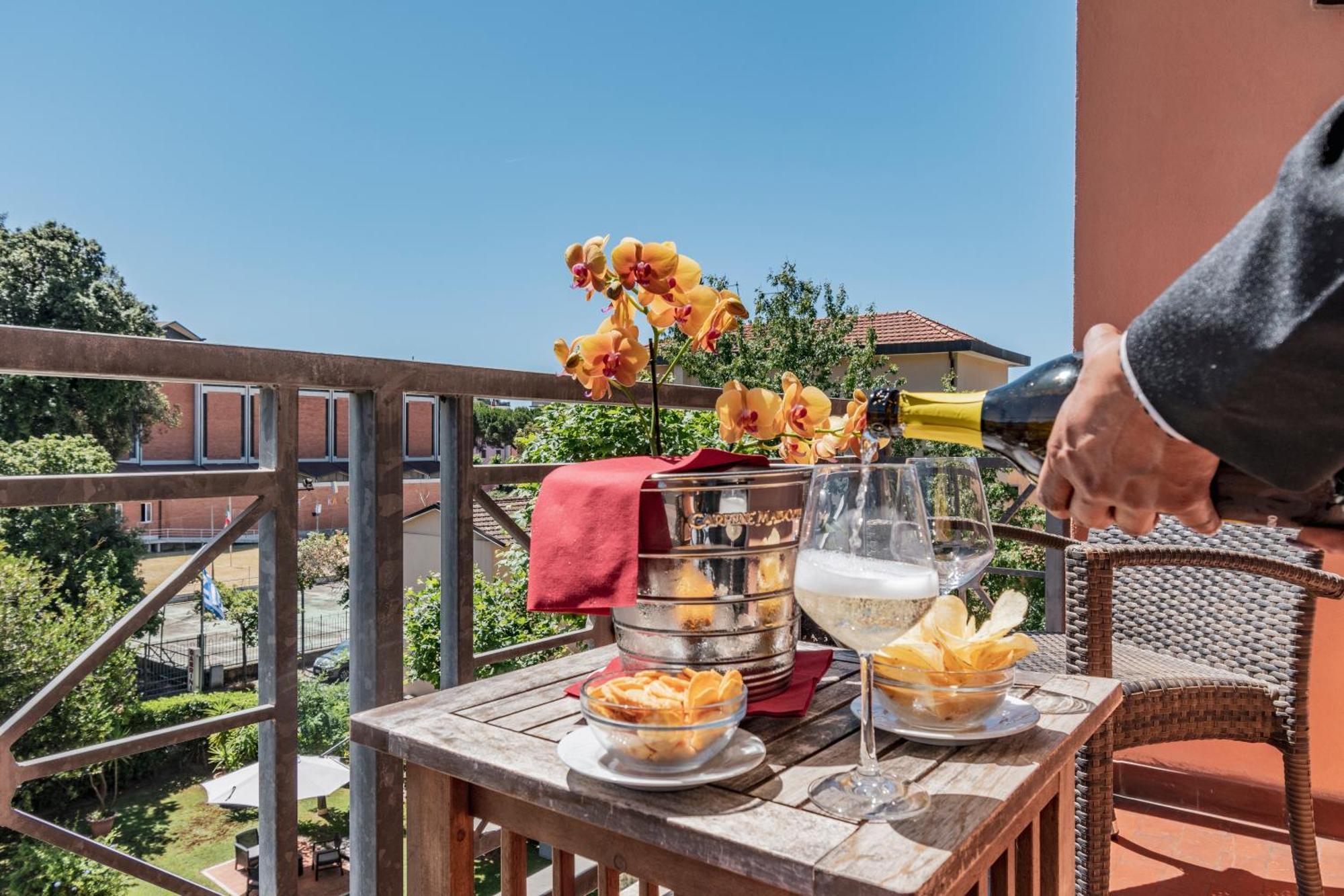 Hotel Gabrini Marina di Massa Eksteriør billede