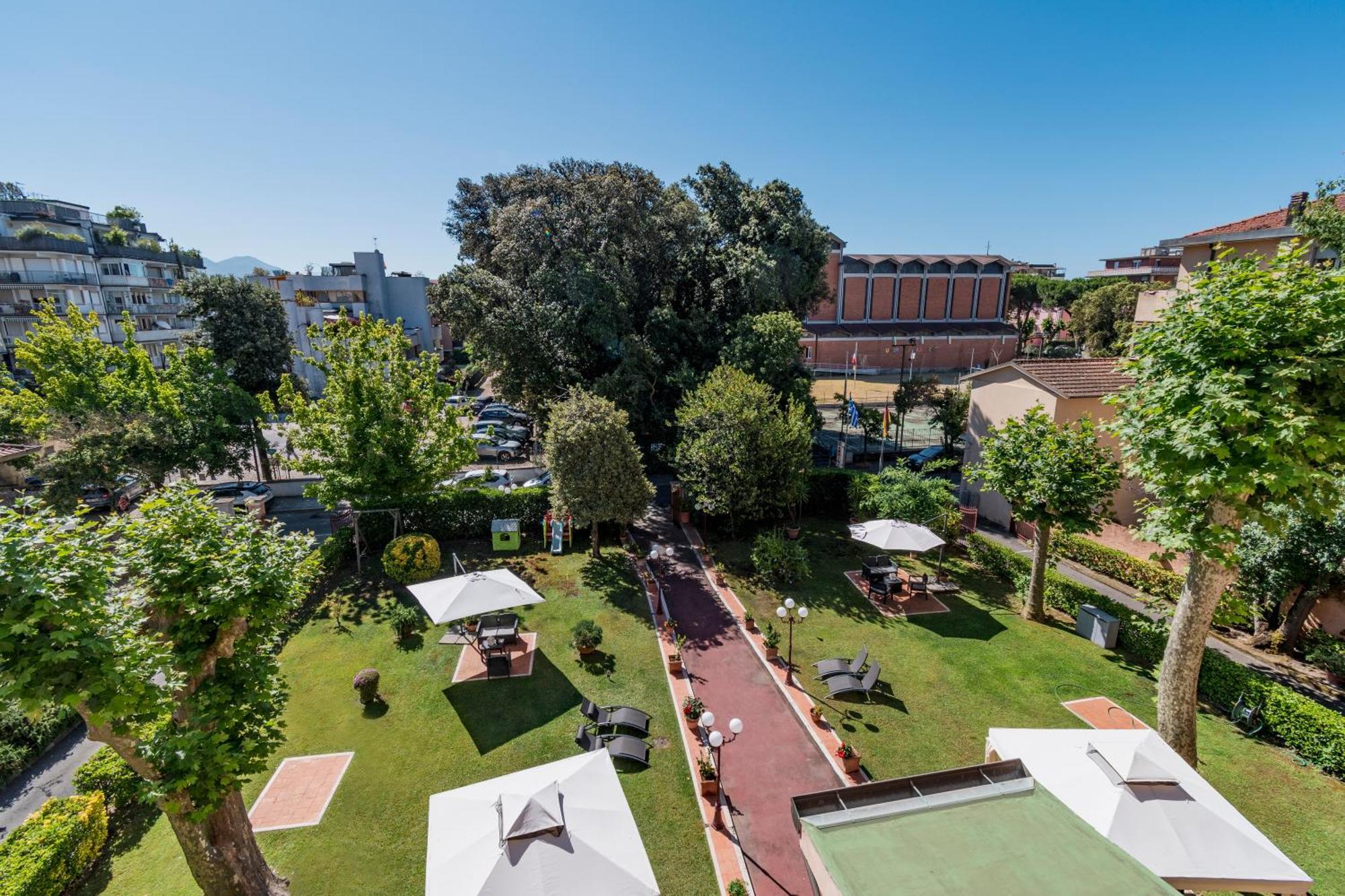 Hotel Gabrini Marina di Massa Eksteriør billede