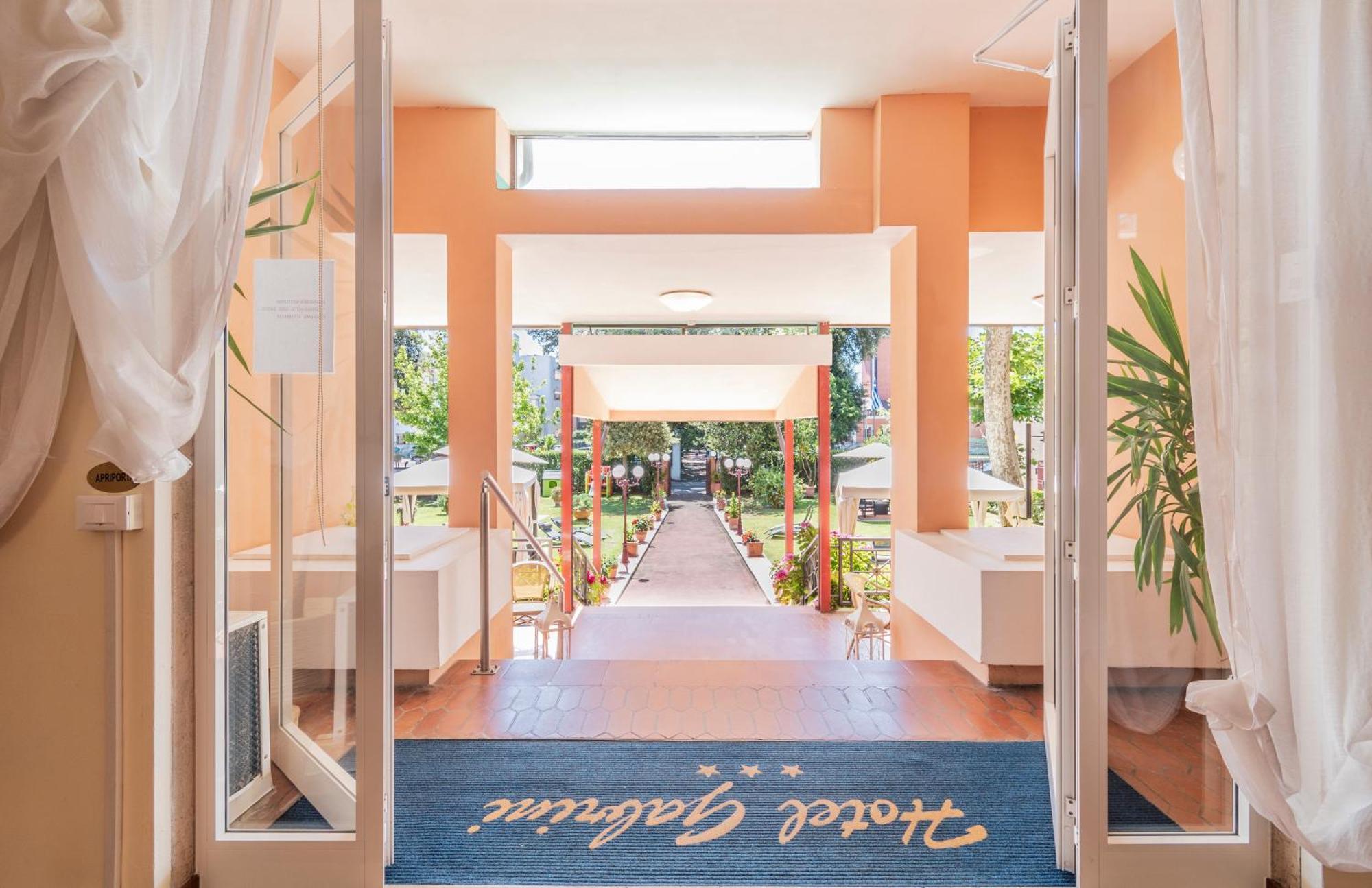 Hotel Gabrini Marina di Massa Eksteriør billede