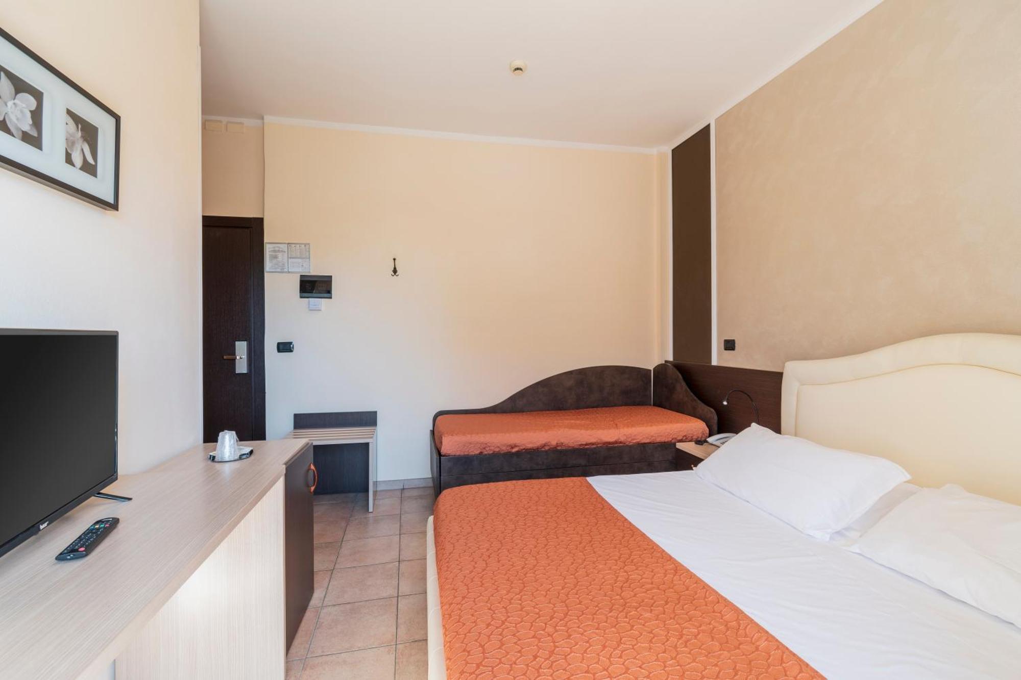 Hotel Gabrini Marina di Massa Eksteriør billede