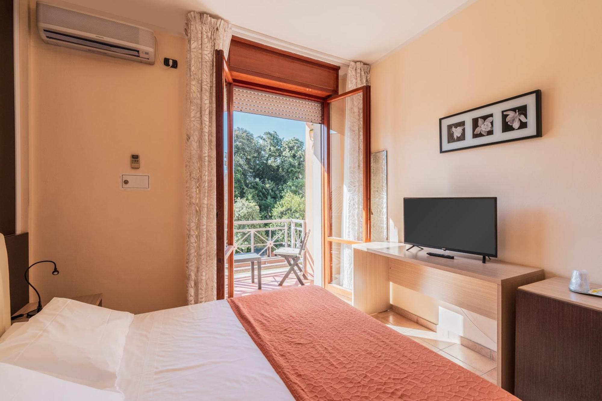 Hotel Gabrini Marina di Massa Eksteriør billede
