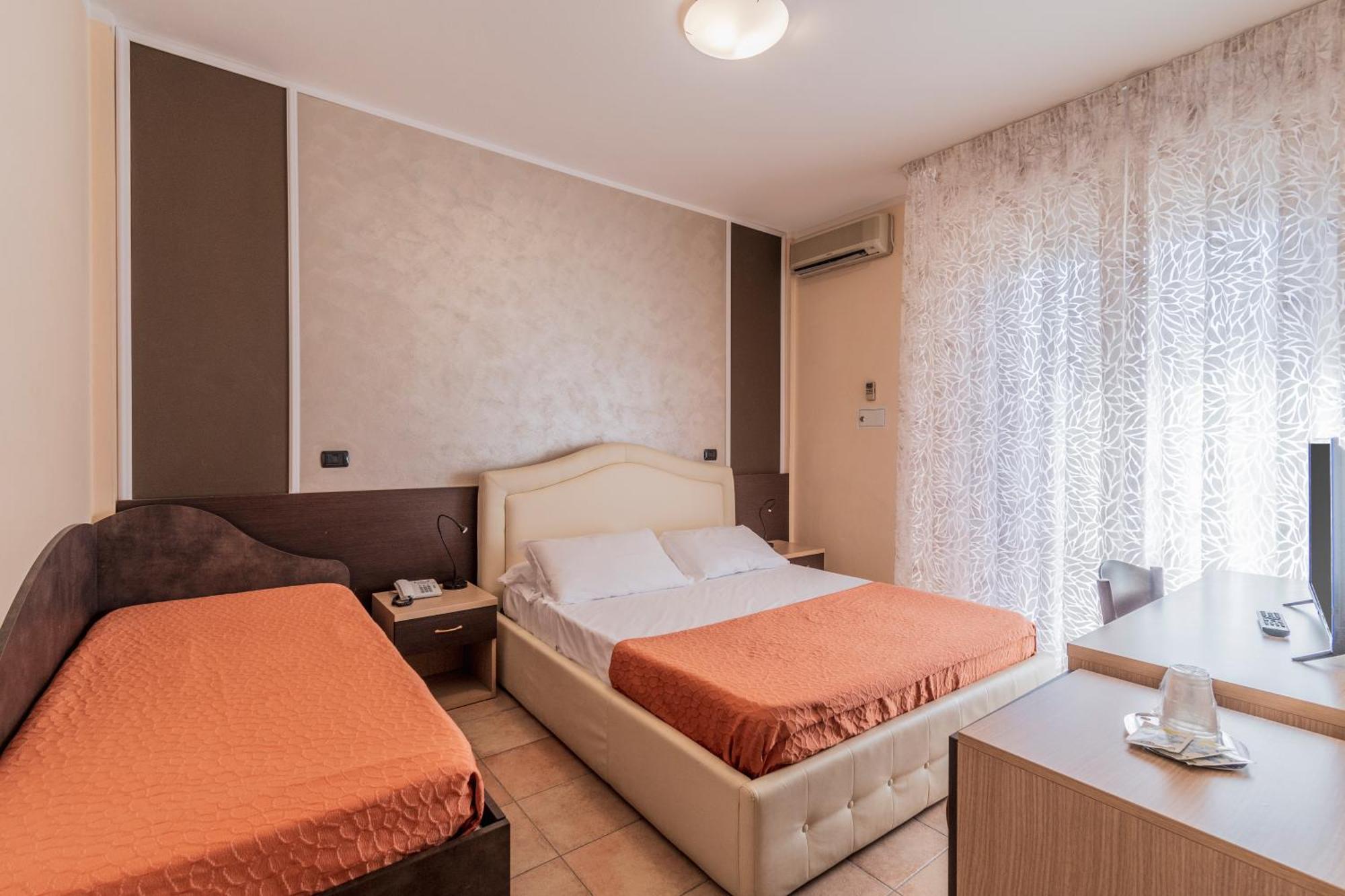 Hotel Gabrini Marina di Massa Eksteriør billede