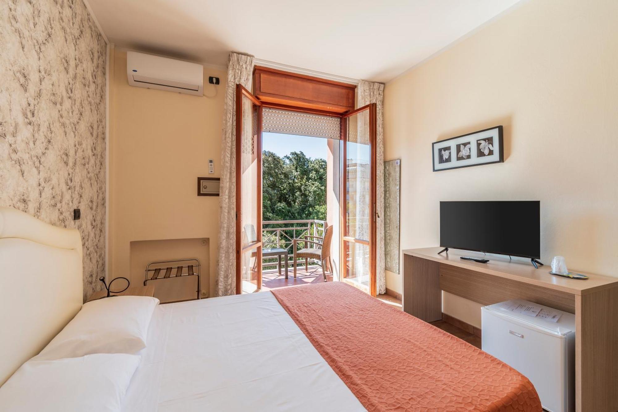 Hotel Gabrini Marina di Massa Eksteriør billede
