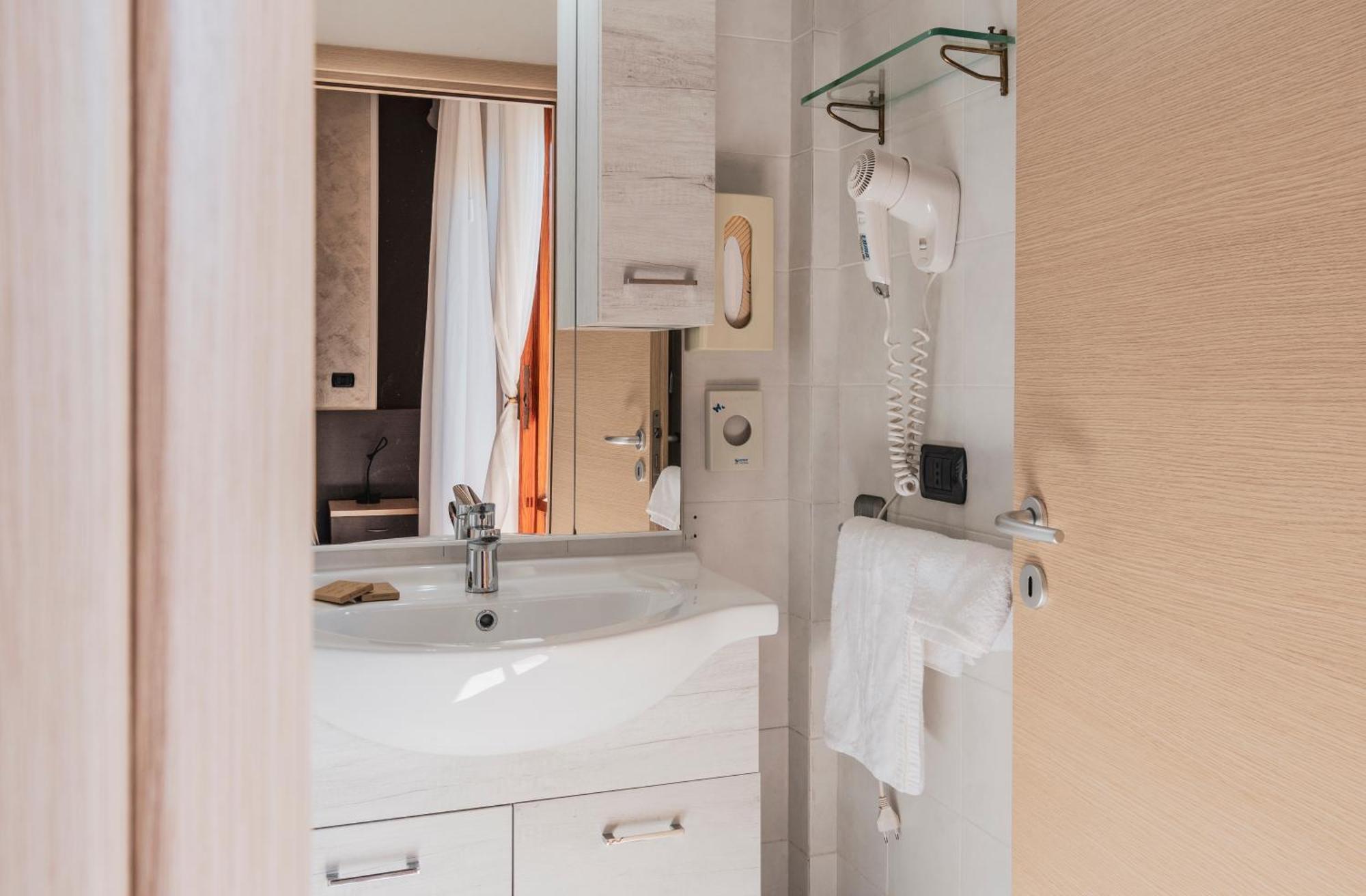 Hotel Gabrini Marina di Massa Eksteriør billede