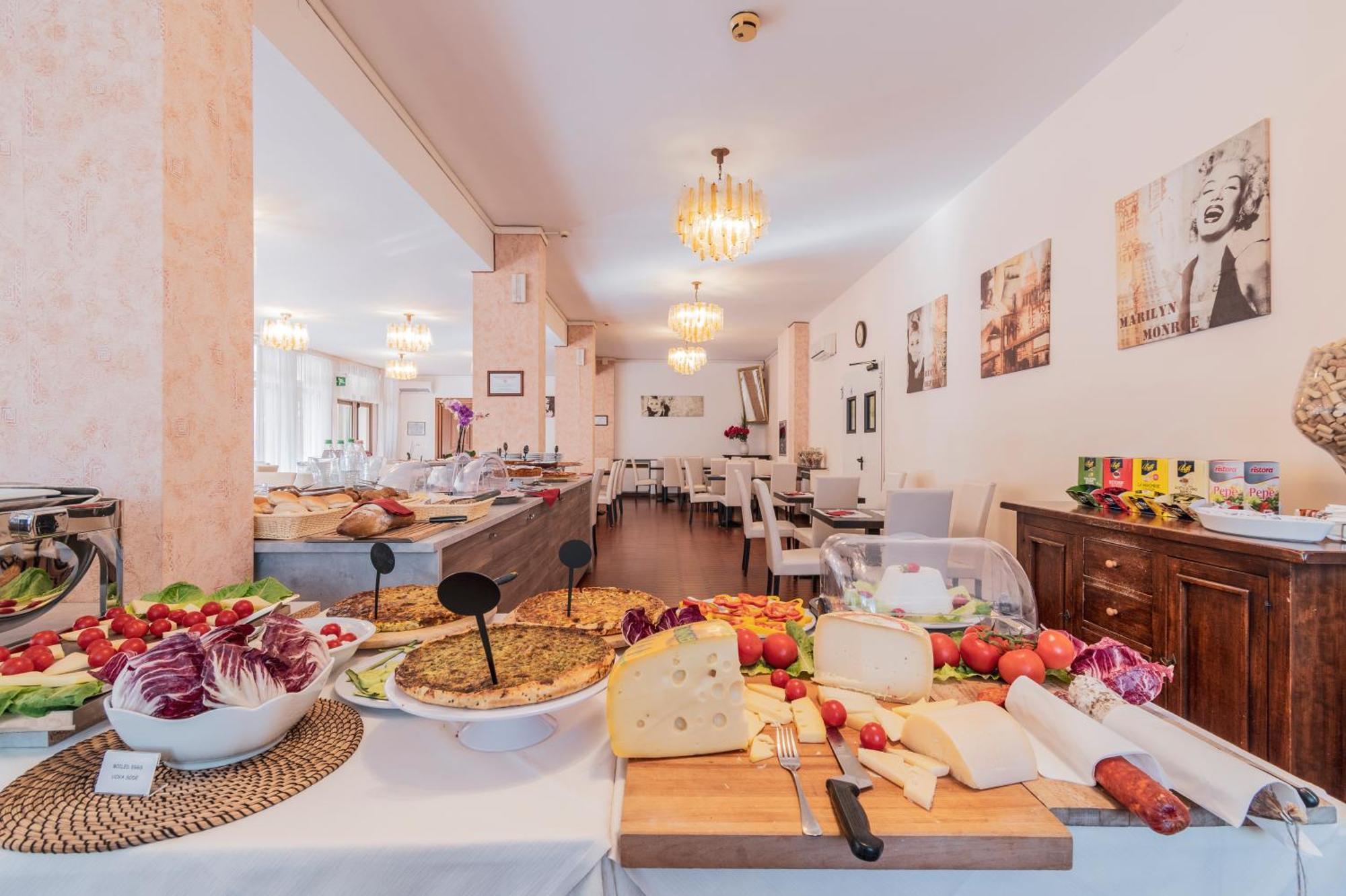 Hotel Gabrini Marina di Massa Eksteriør billede