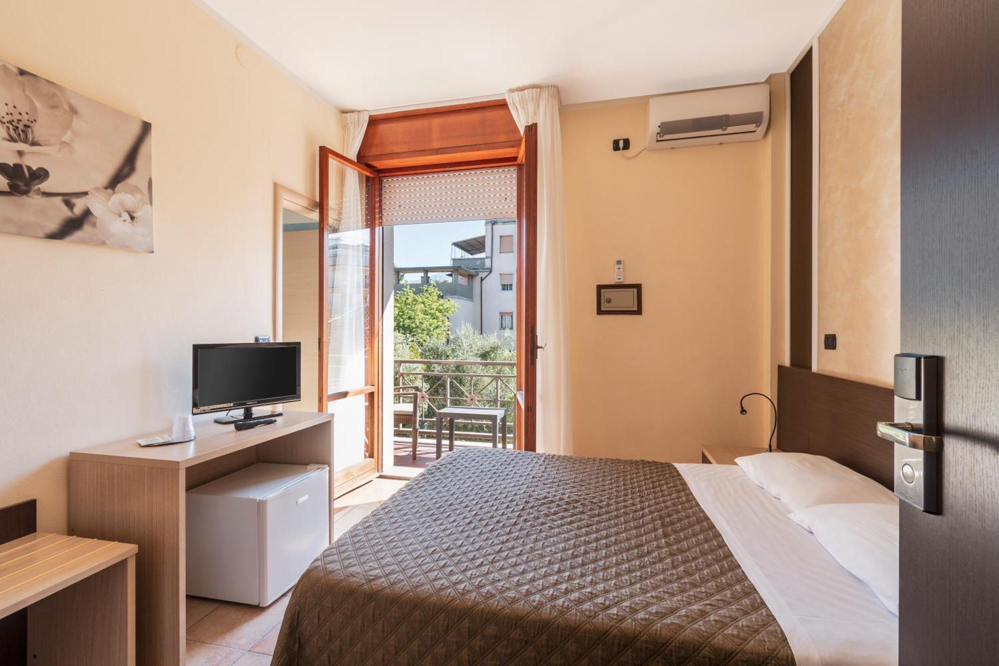 Hotel Gabrini Marina di Massa Eksteriør billede