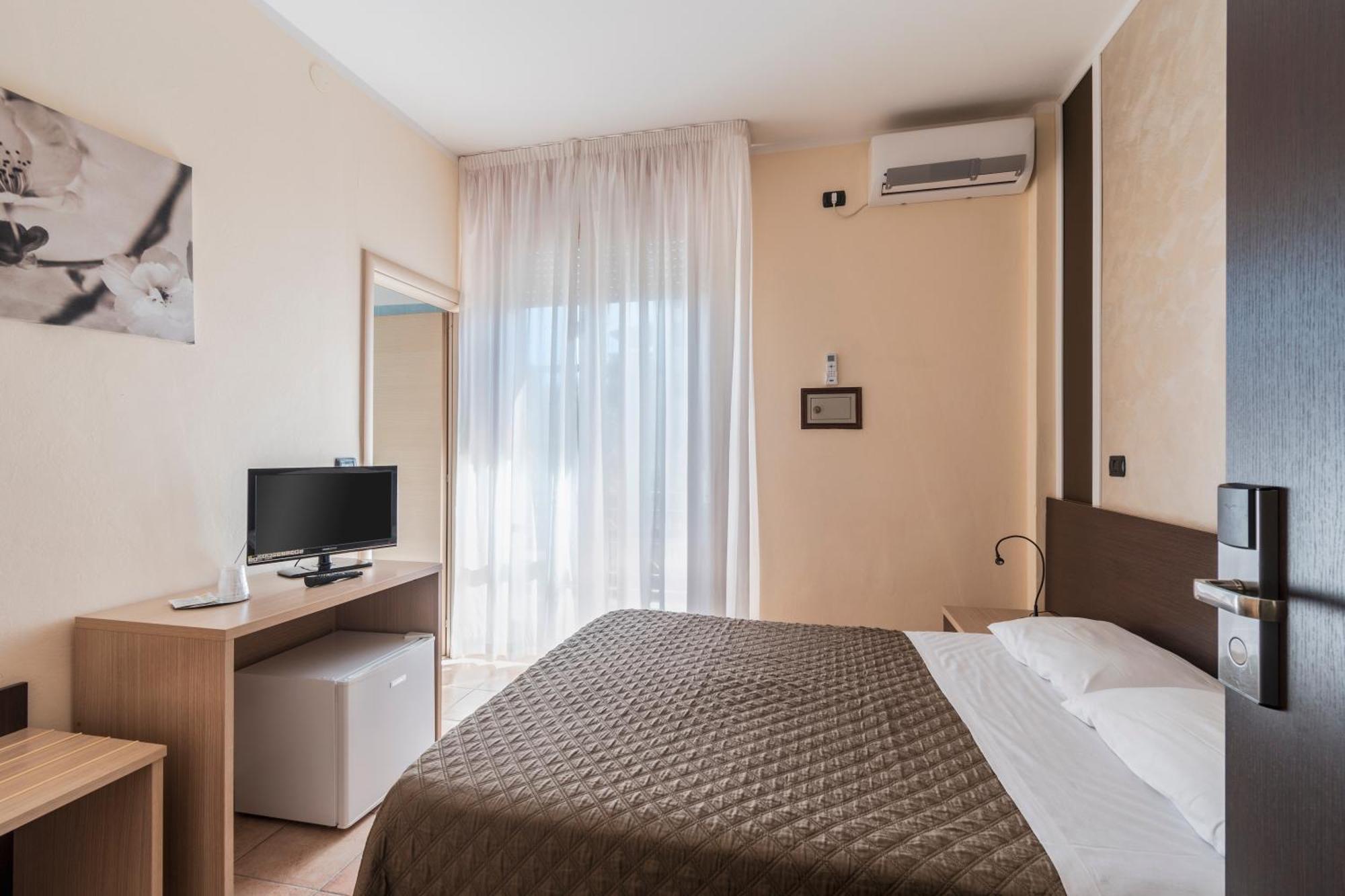 Hotel Gabrini Marina di Massa Eksteriør billede