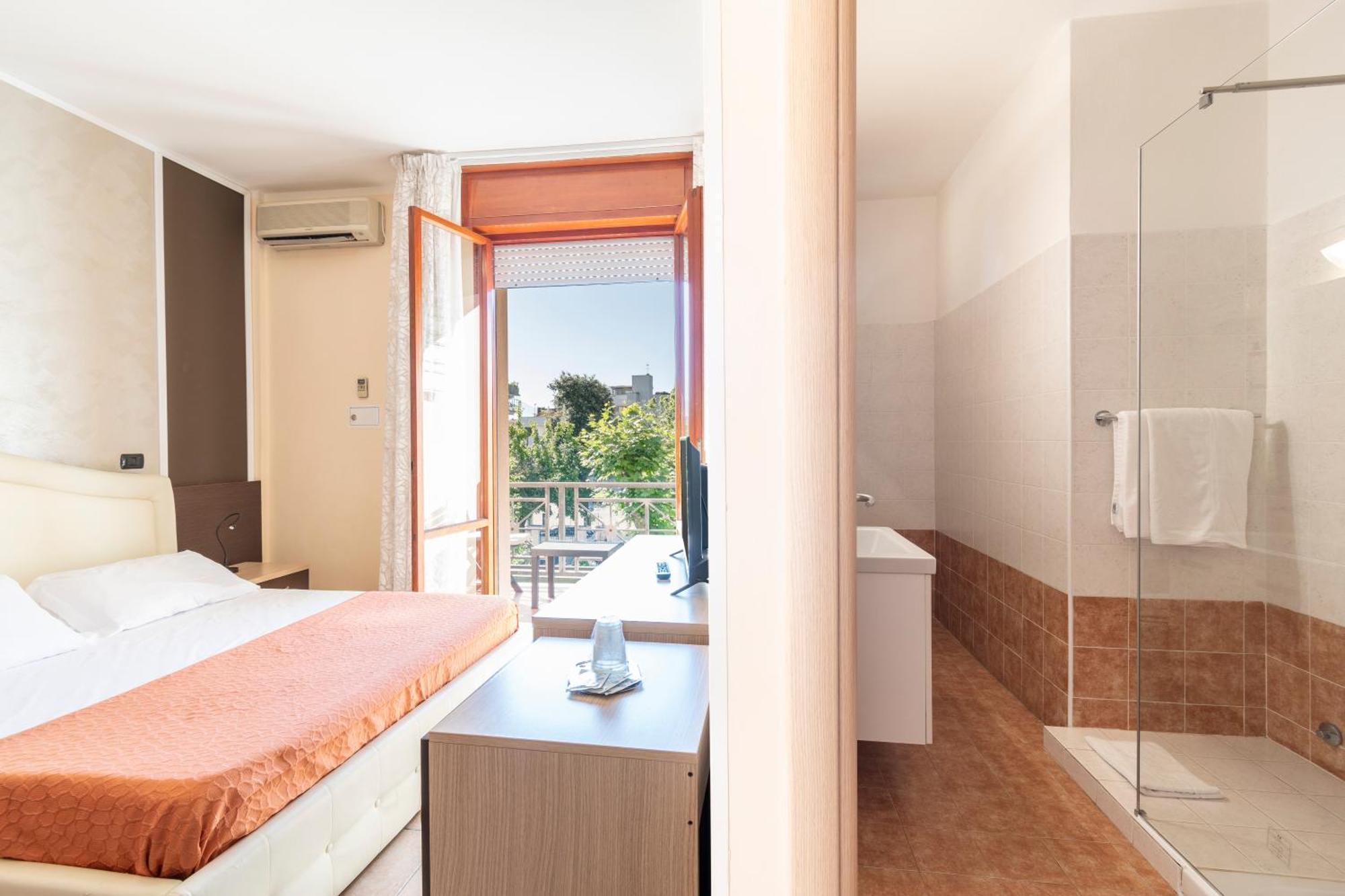 Hotel Gabrini Marina di Massa Eksteriør billede