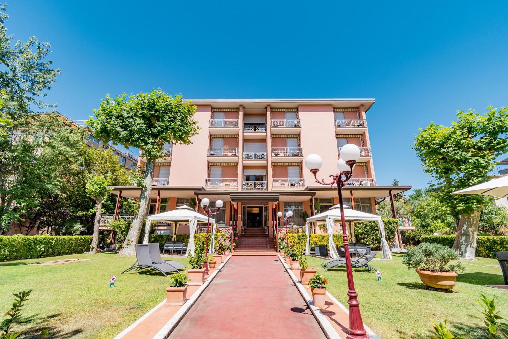 Hotel Gabrini Marina di Massa Eksteriør billede