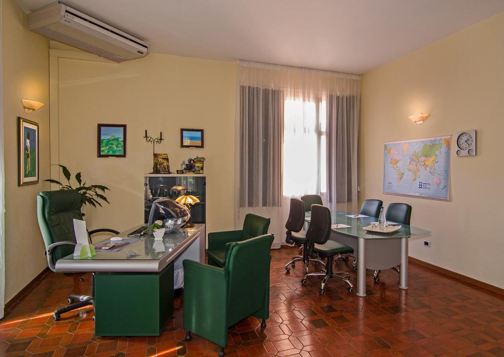 Hotel Gabrini Marina di Massa Eksteriør billede