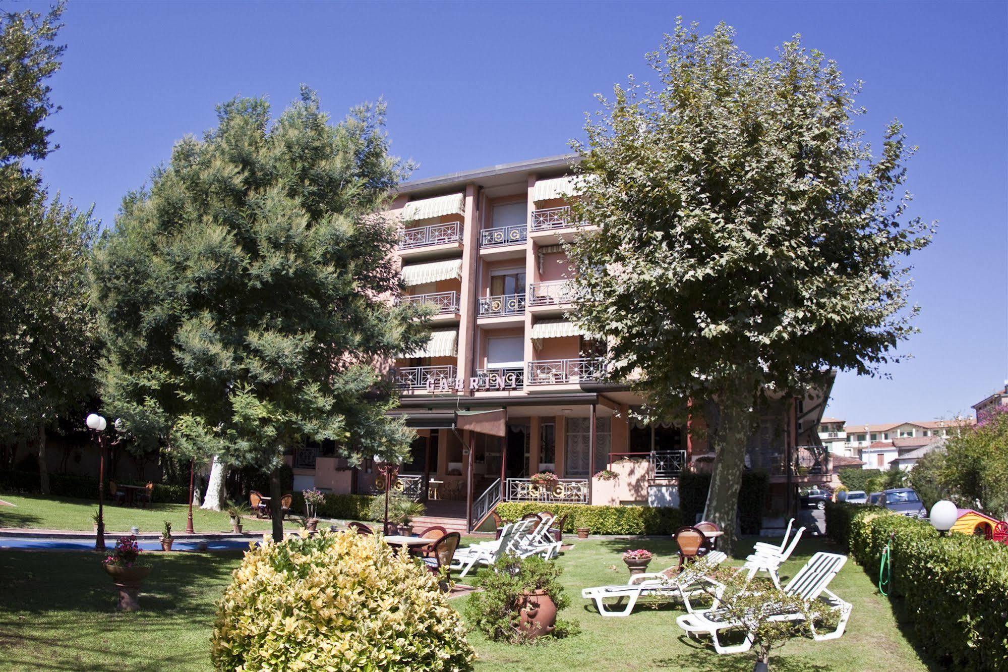 Hotel Gabrini Marina di Massa Eksteriør billede