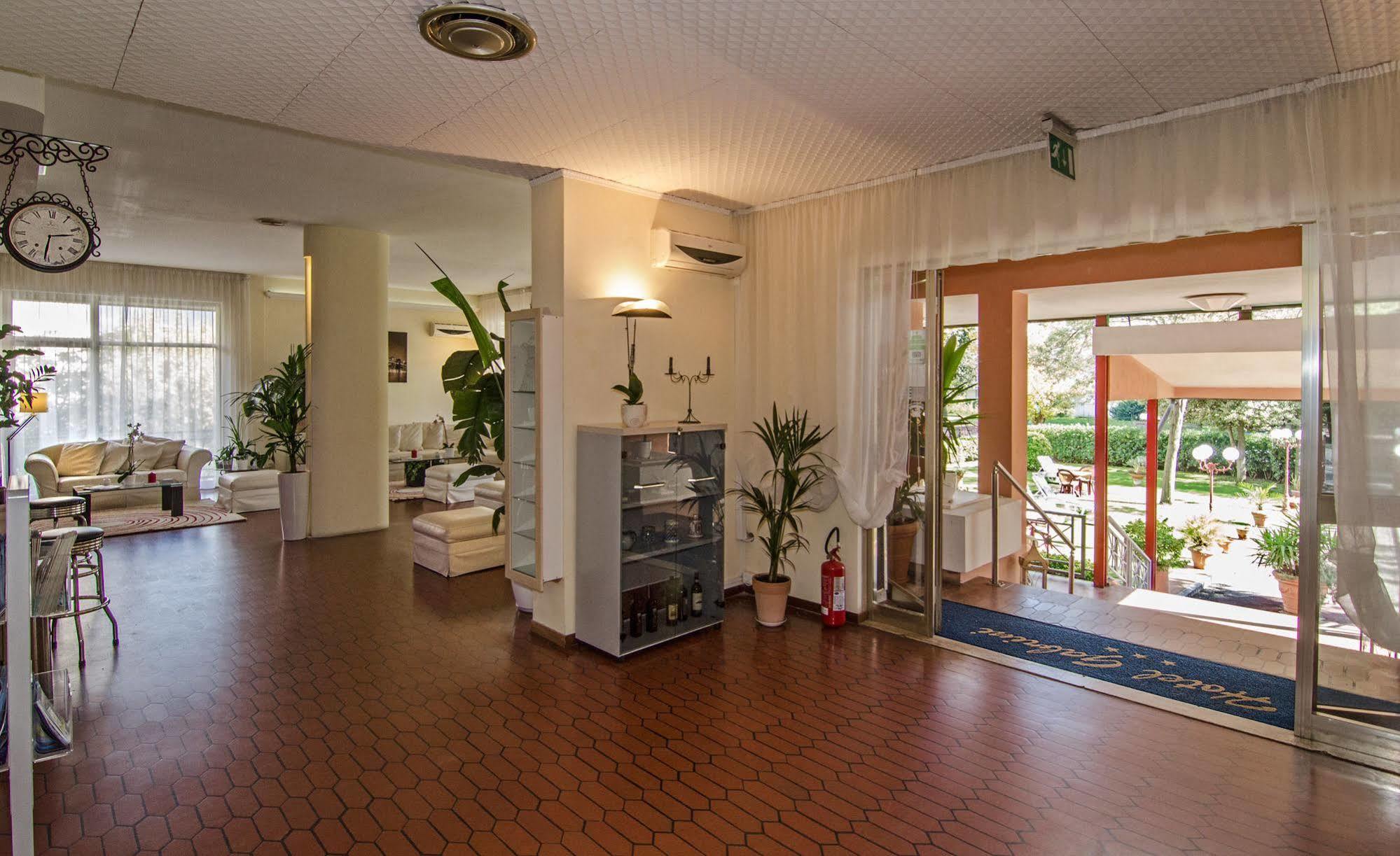 Hotel Gabrini Marina di Massa Eksteriør billede