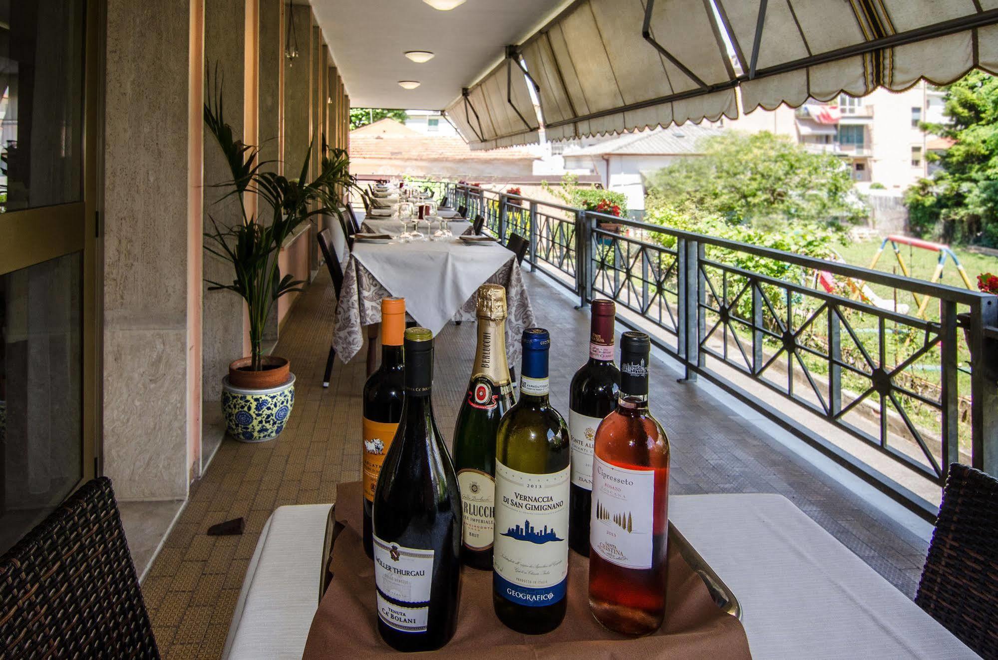 Hotel Gabrini Marina di Massa Eksteriør billede