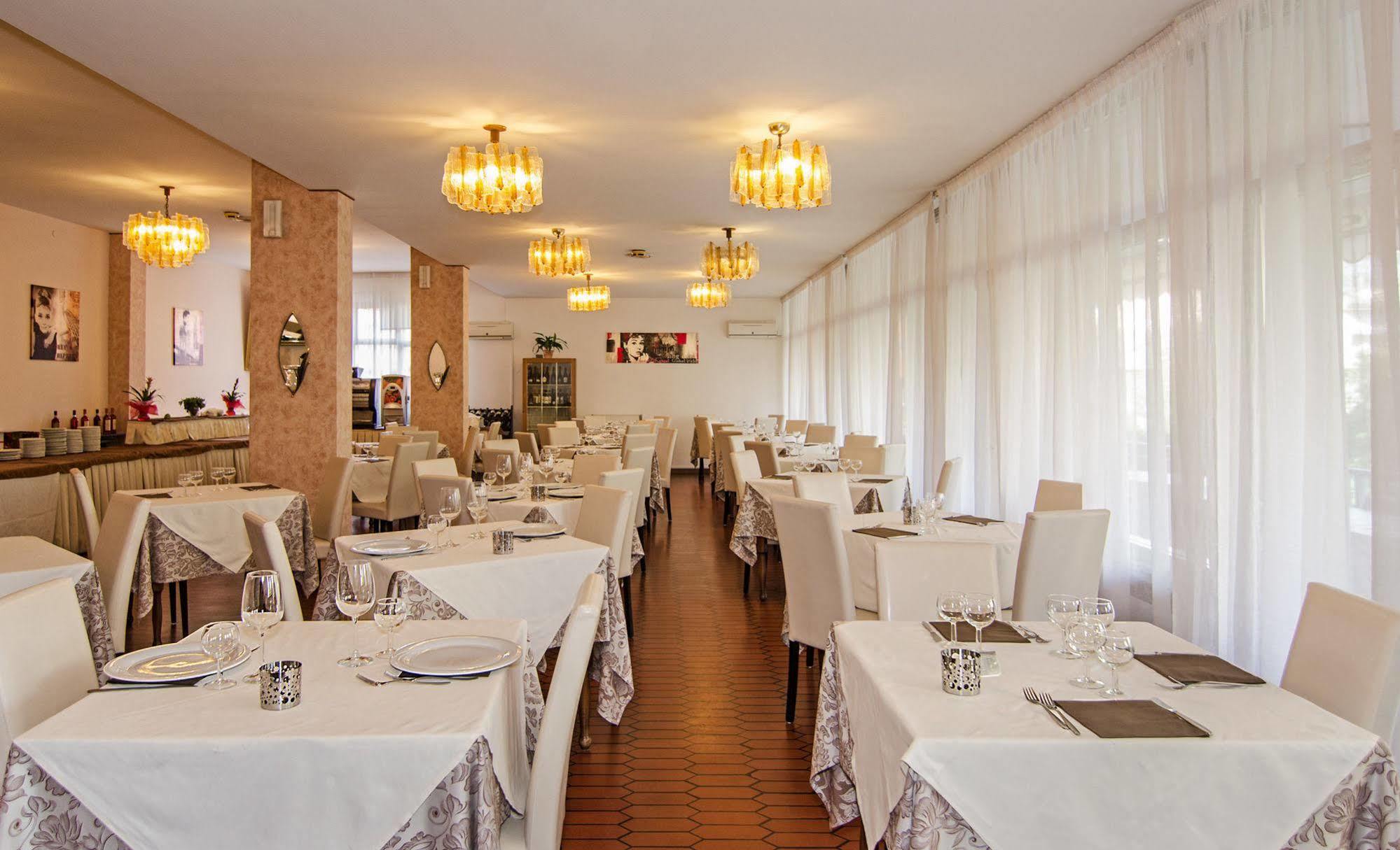 Hotel Gabrini Marina di Massa Eksteriør billede